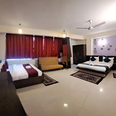 Airport Hotel Port View Ню Делхи Екстериор снимка