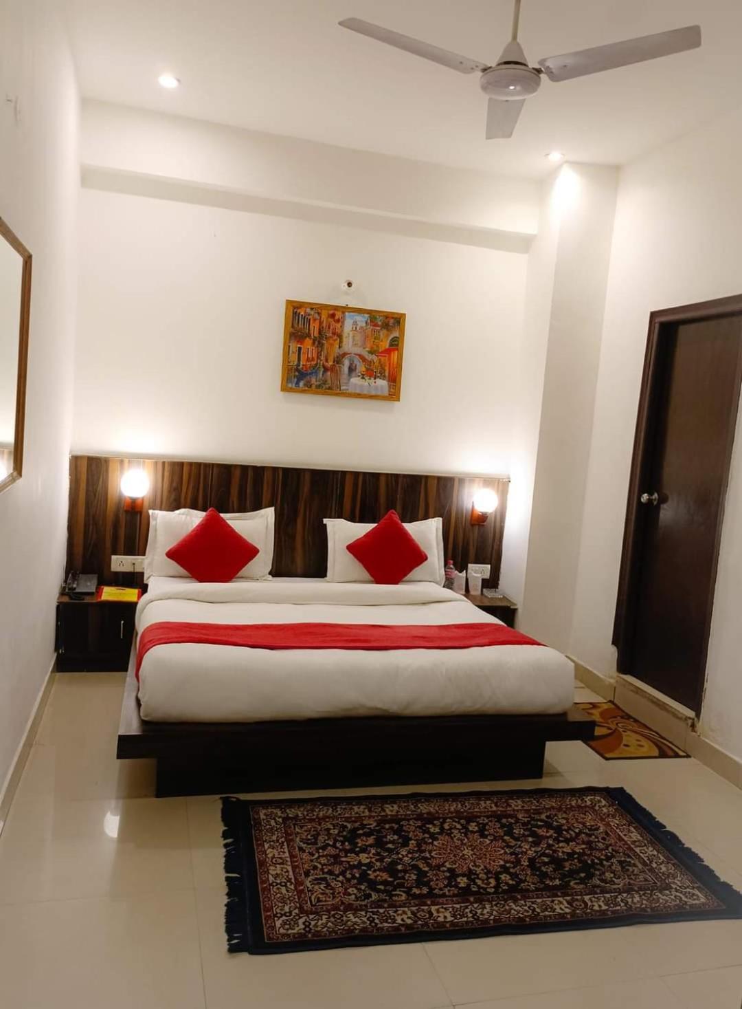Airport Hotel Port View Ню Делхи Екстериор снимка