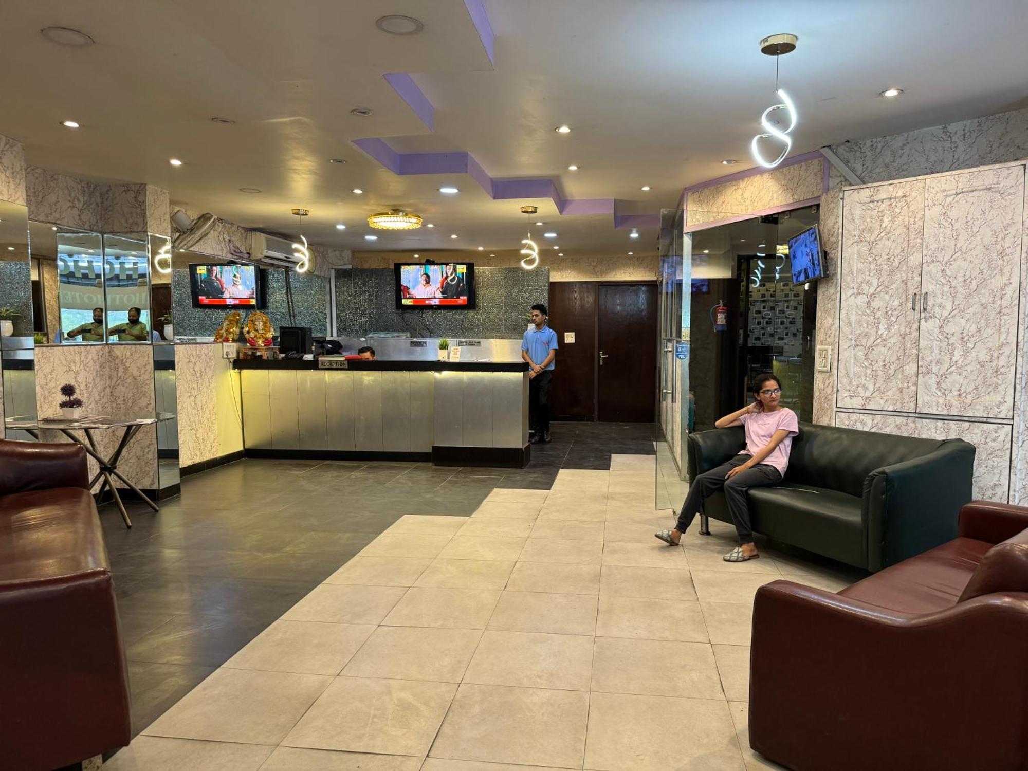 Airport Hotel Port View Ню Делхи Екстериор снимка