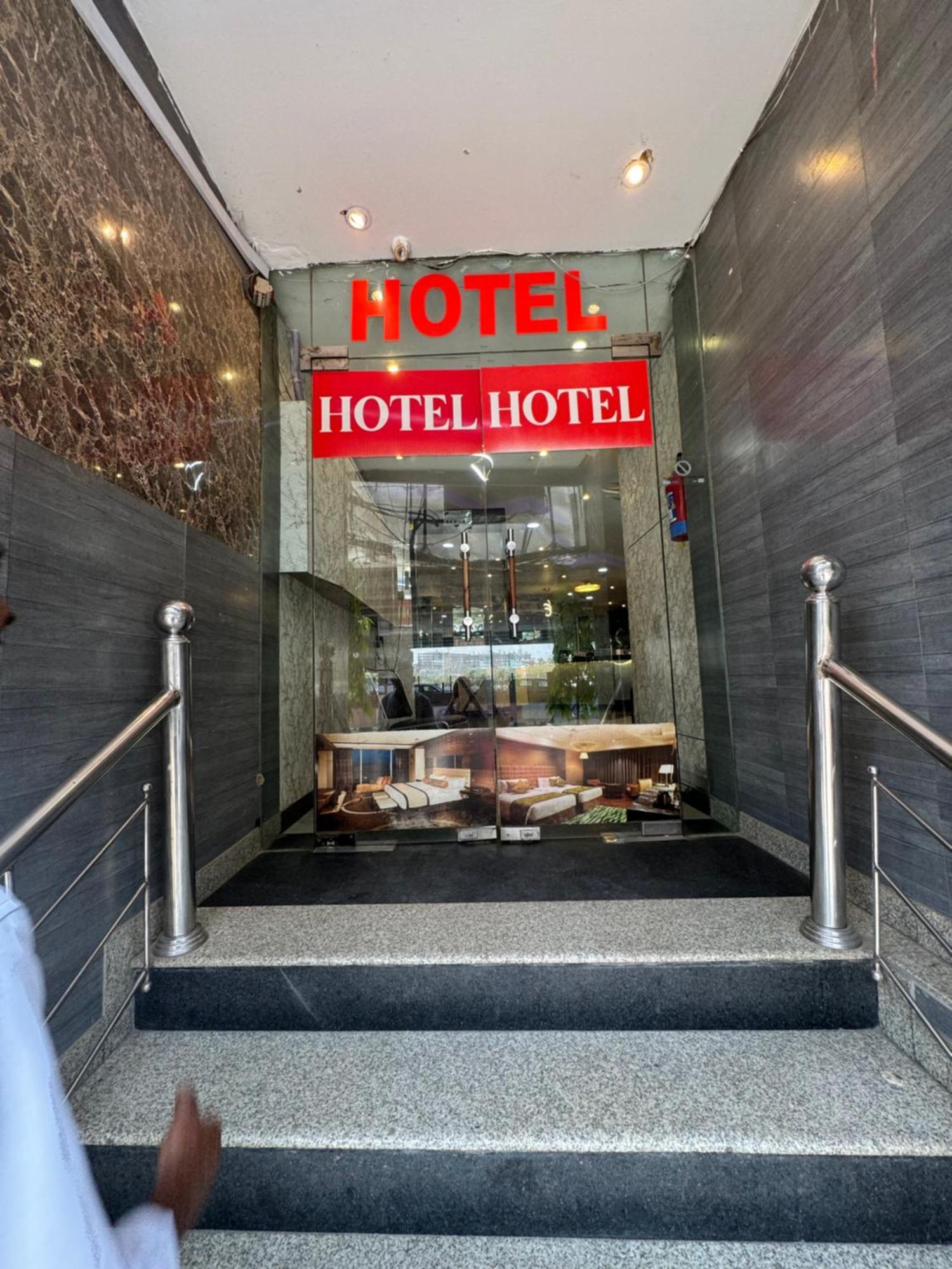 Airport Hotel Port View Ню Делхи Екстериор снимка