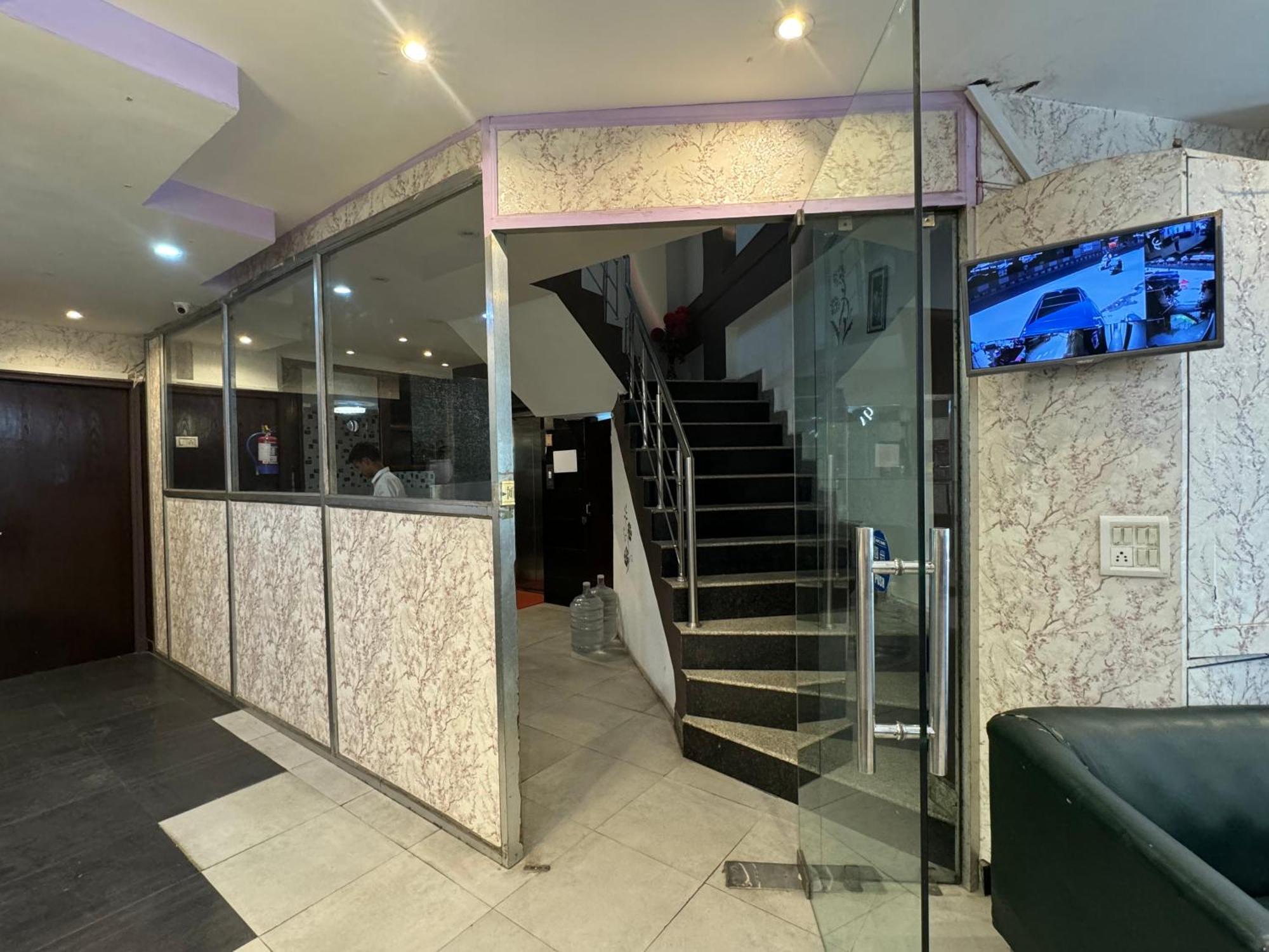 Airport Hotel Port View Ню Делхи Екстериор снимка