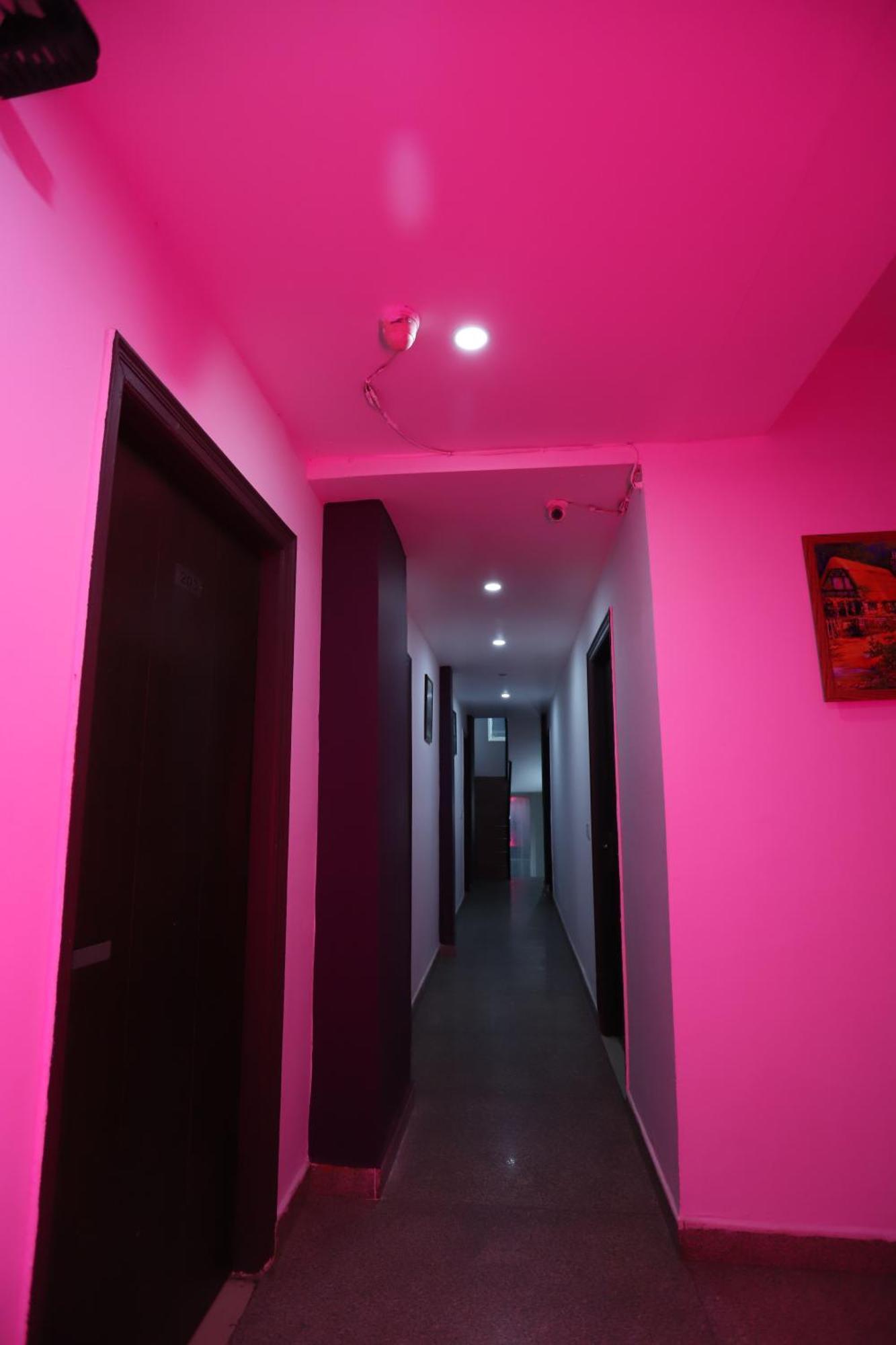 Airport Hotel Port View Ню Делхи Екстериор снимка