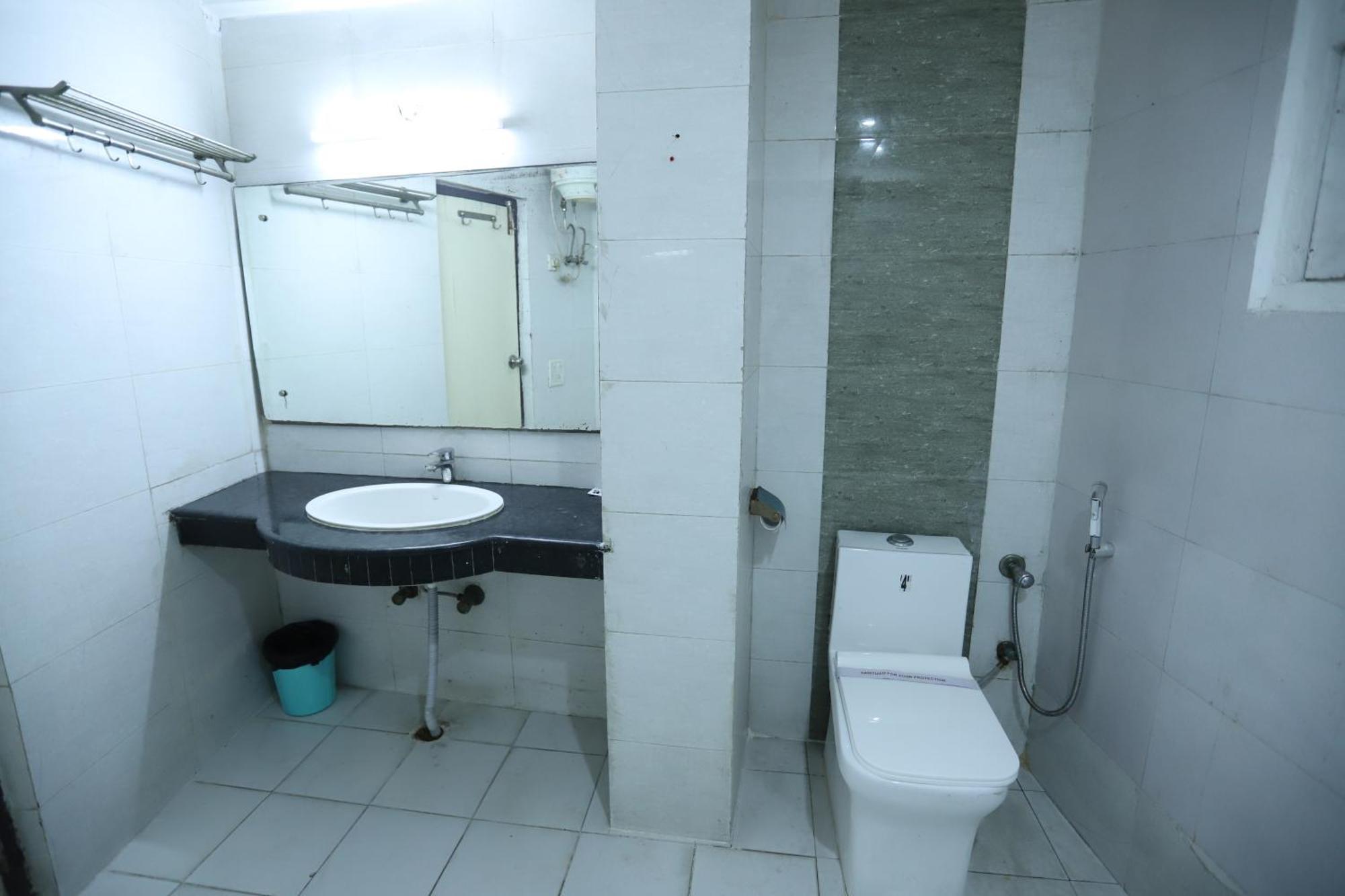 Airport Hotel Port View Ню Делхи Екстериор снимка