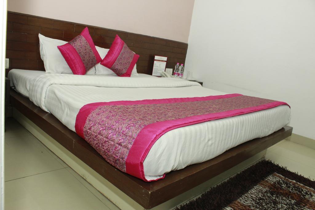 Airport Hotel Port View Ню Делхи Екстериор снимка