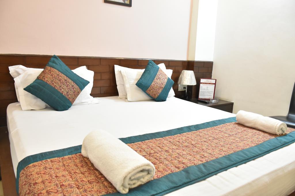 Airport Hotel Port View Ню Делхи Екстериор снимка