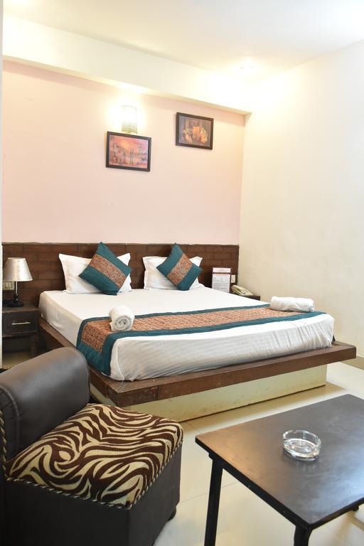 Airport Hotel Port View Ню Делхи Екстериор снимка