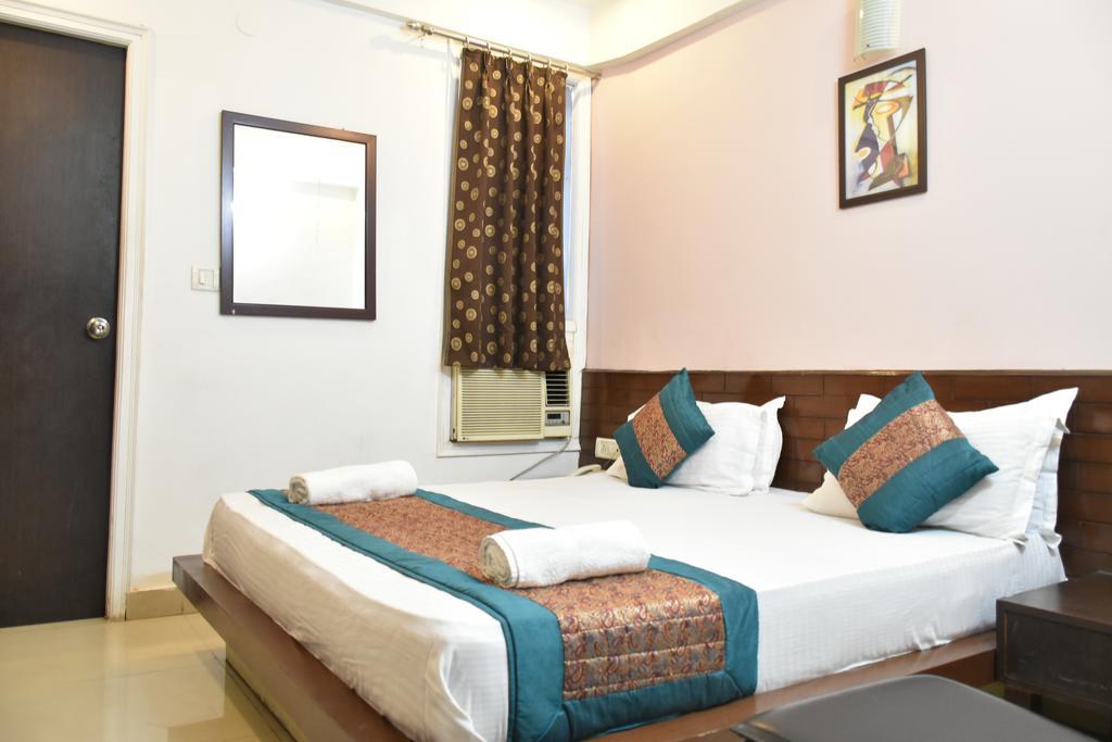 Airport Hotel Port View Ню Делхи Екстериор снимка