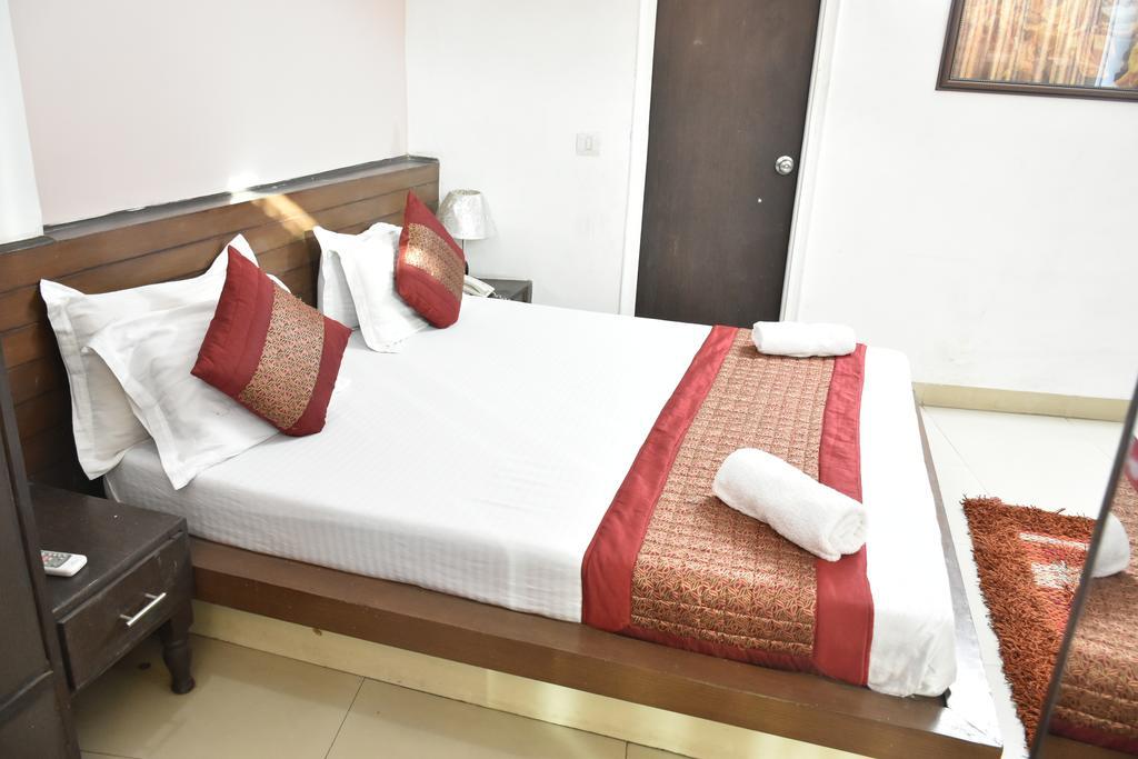 Airport Hotel Port View Ню Делхи Екстериор снимка