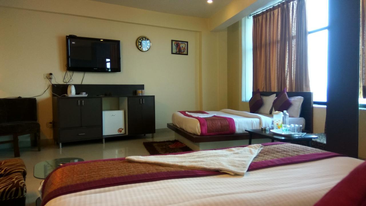 Airport Hotel Port View Ню Делхи Екстериор снимка