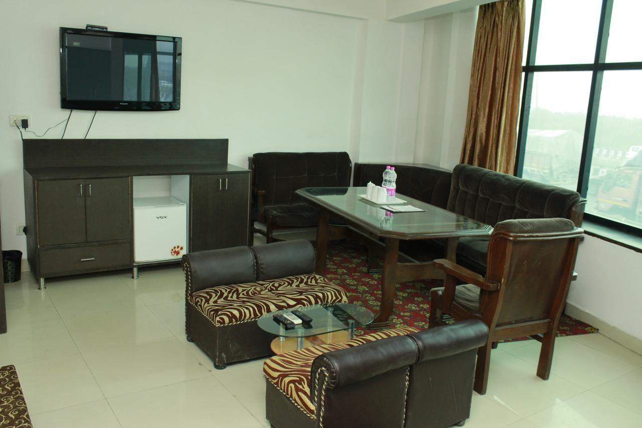 Airport Hotel Port View Ню Делхи Стая снимка