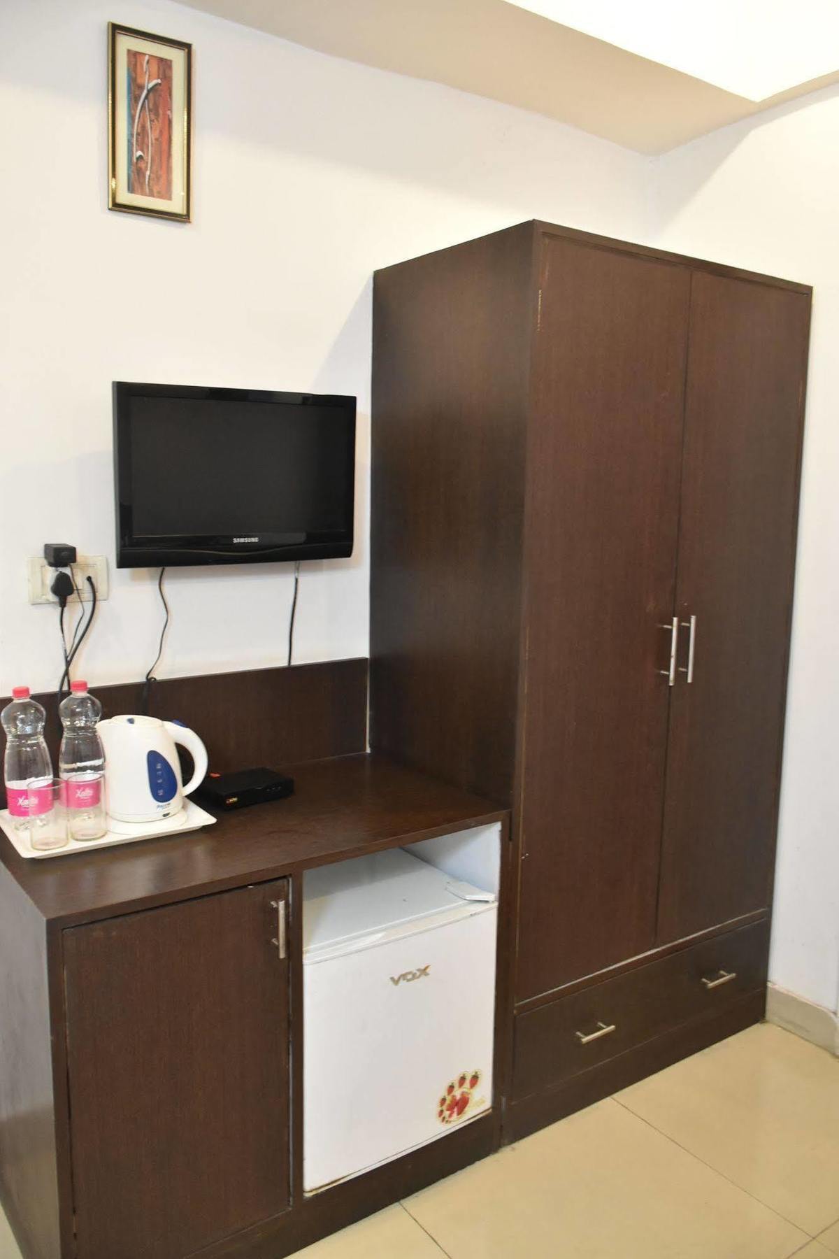 Airport Hotel Port View Ню Делхи Екстериор снимка