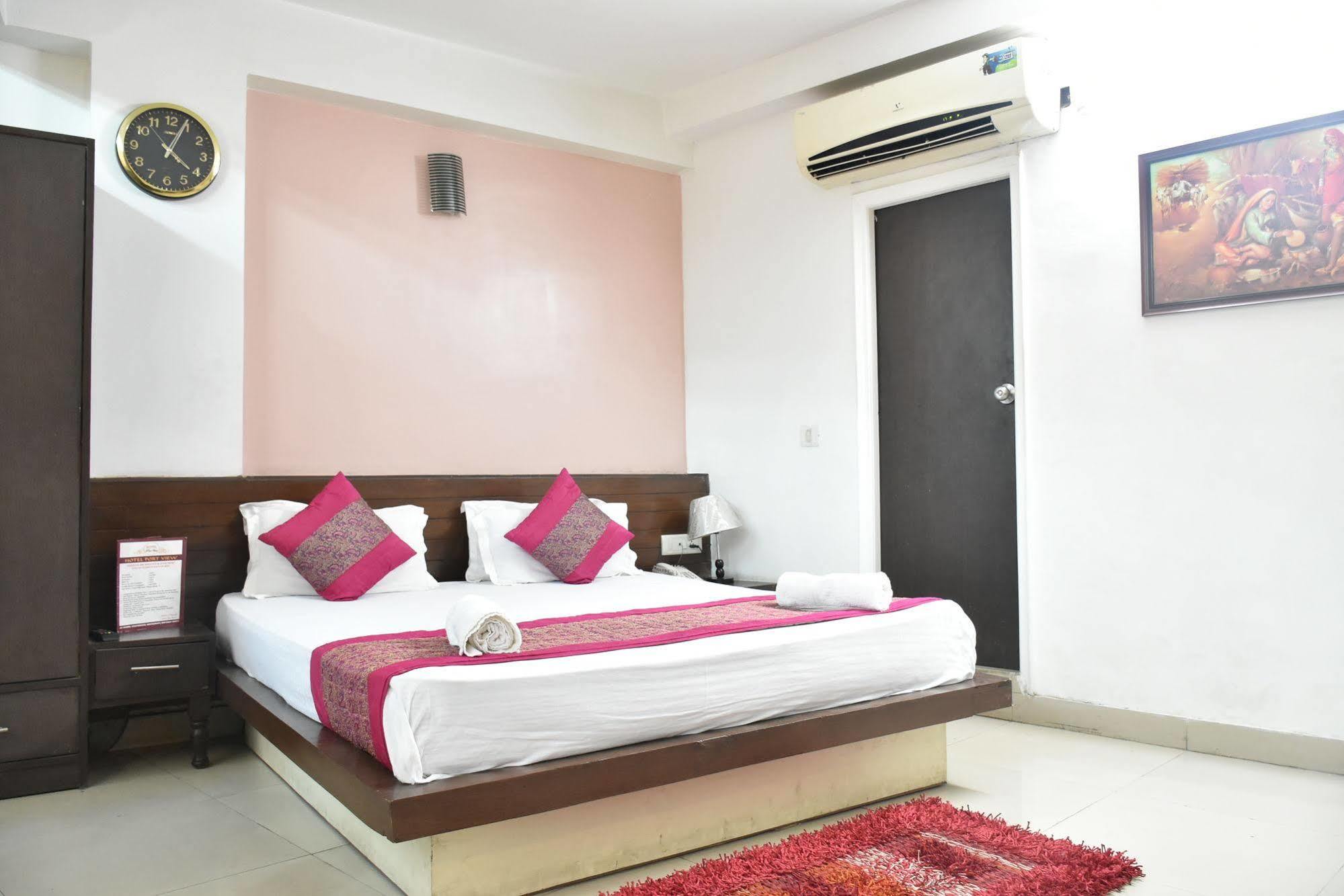 Airport Hotel Port View Ню Делхи Екстериор снимка