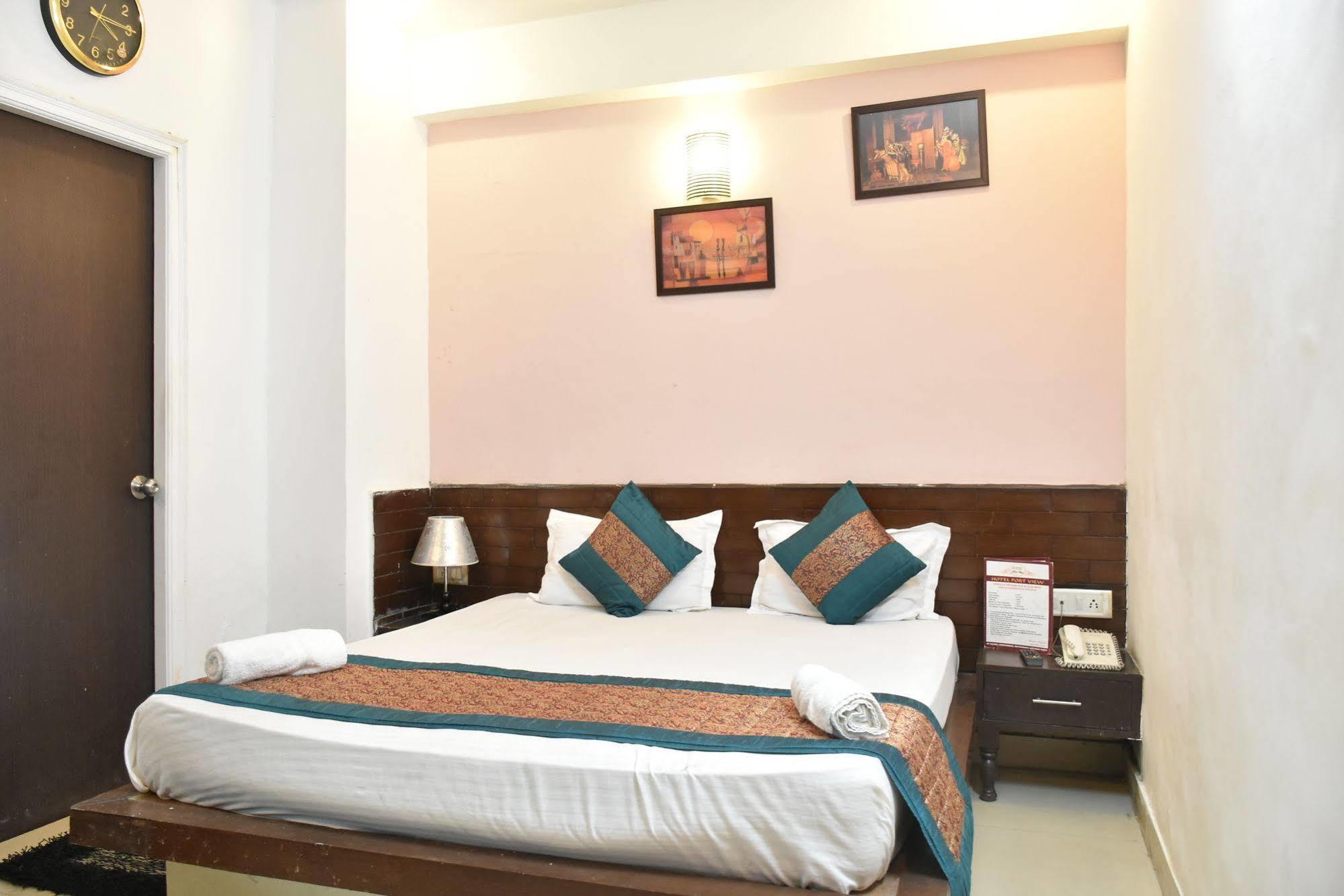 Airport Hotel Port View Ню Делхи Екстериор снимка